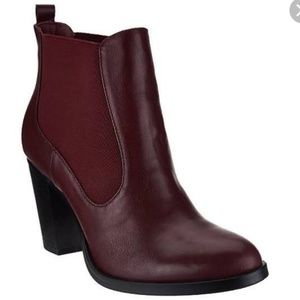 Isaac Mizrahi black leather ankle boots Size:6.5M